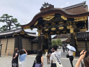 ここが一番人気の撮影スポット唐門