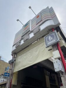 二条城から徒歩10分ほどで行ける三条会商店街